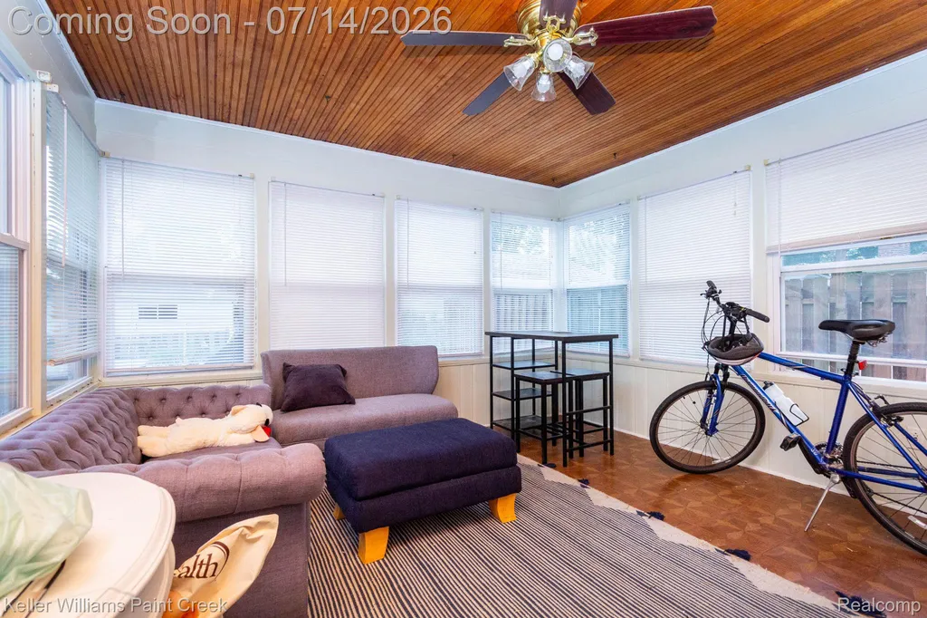1466 Hampton Road Grosse Pointe Woods City MI 48236