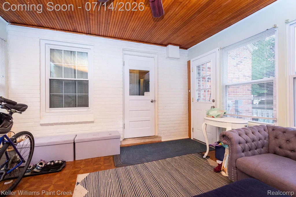 1466 Hampton Road Grosse Pointe Woods City MI 48236