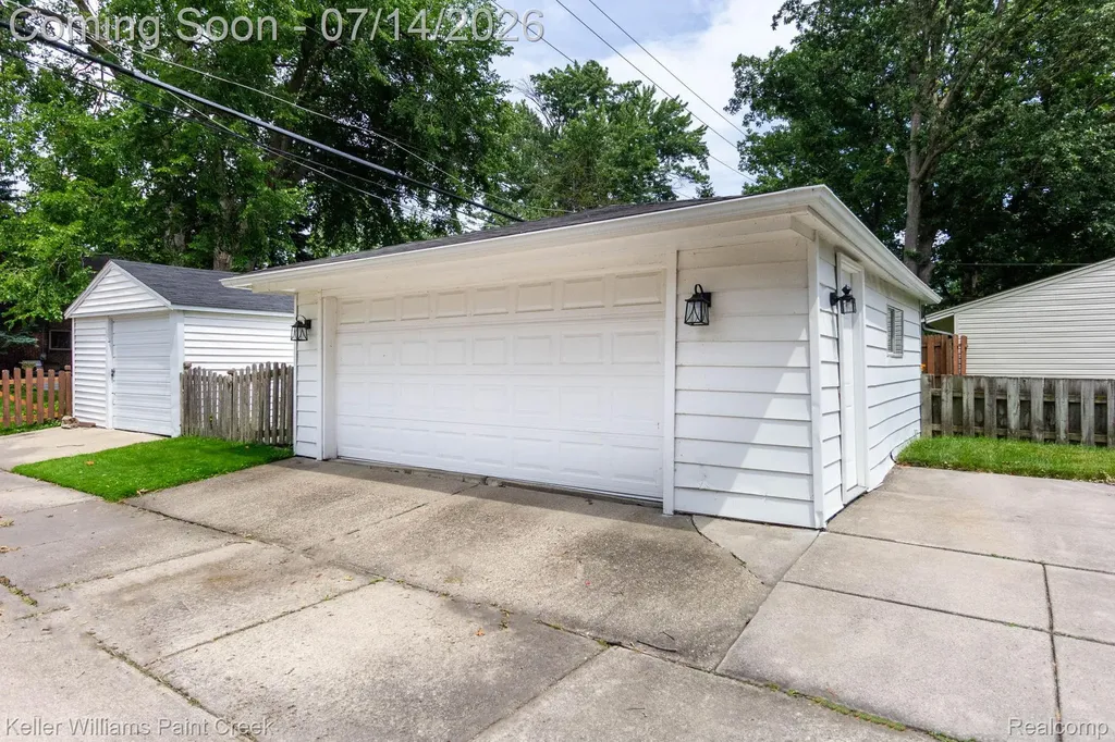1466 Hampton Road Grosse Pointe Woods City MI 48236