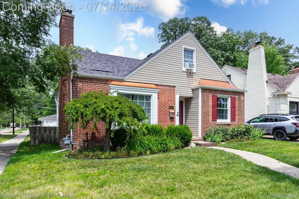 1466 Hampton Road Grosse Pointe Woods City MI 48236
