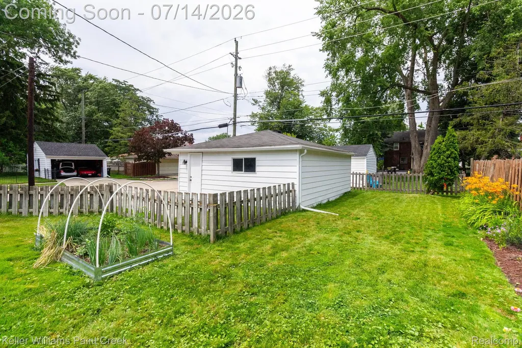 1466 Hampton Road Grosse Pointe Woods City MI 48236