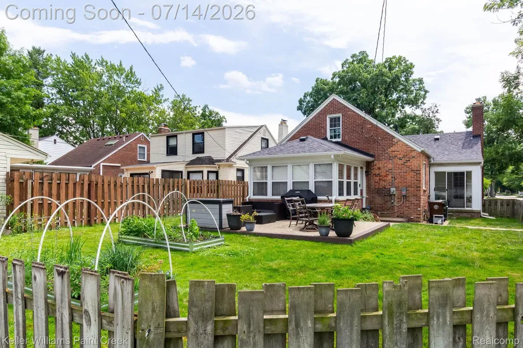 1466 Hampton Road Grosse Pointe Woods City MI 48236