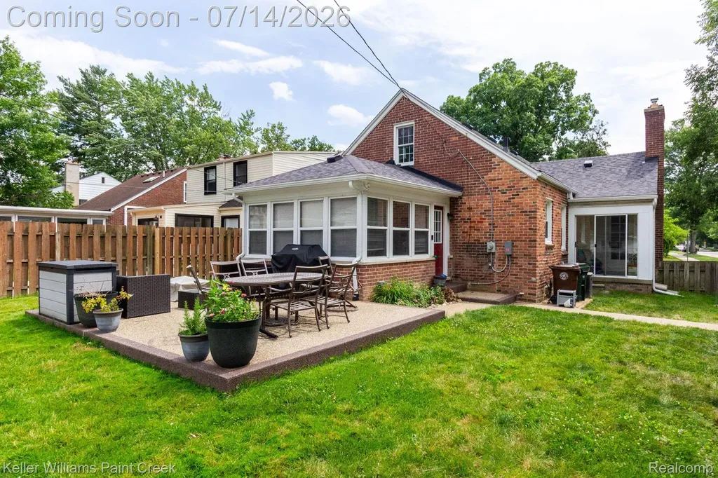 1466 Hampton Road Grosse Pointe Woods City MI 48236