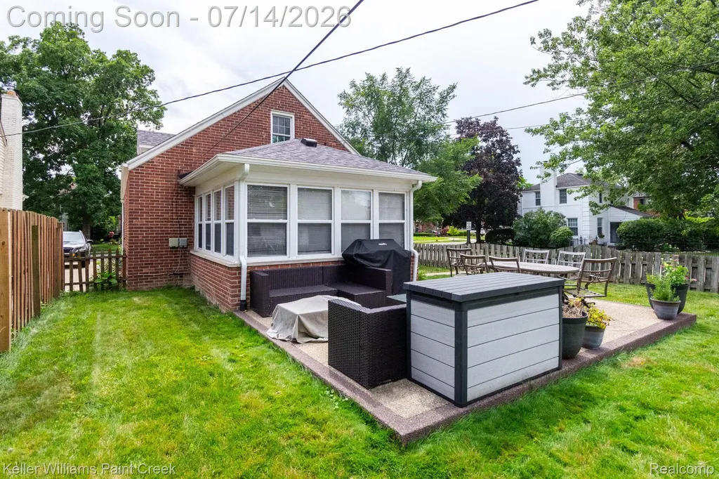 1466 Hampton Road Grosse Pointe Woods City MI 48236