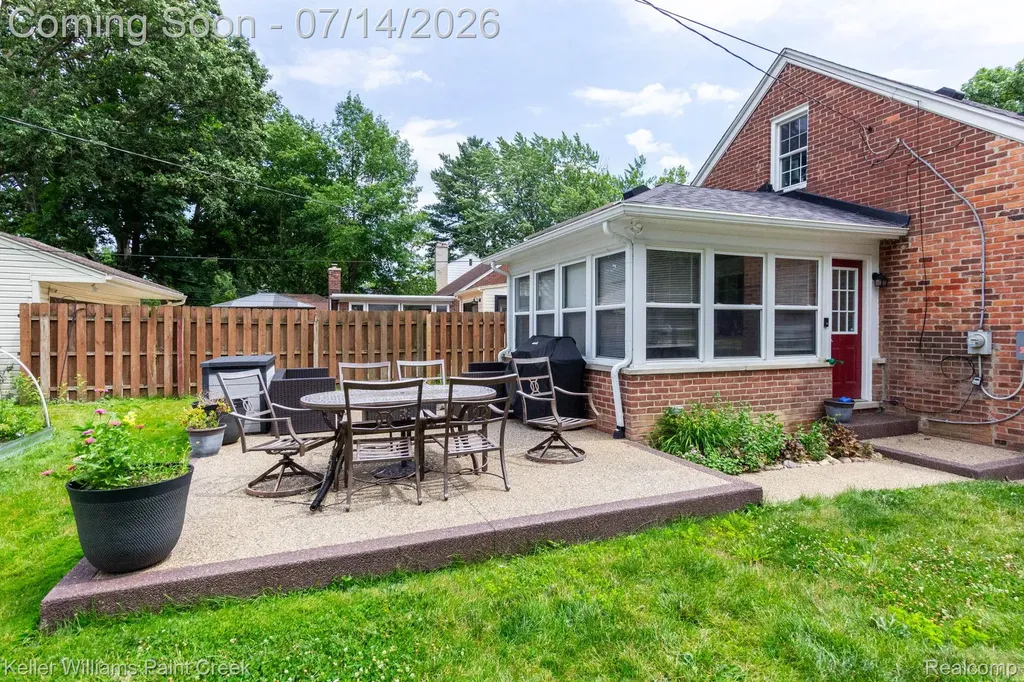 1466 Hampton Road Grosse Pointe Woods City MI 48236