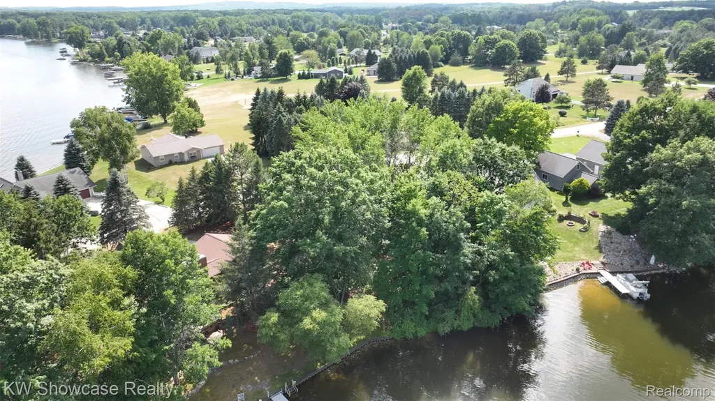 1033 Cantabrian Drive Isabella Township MI 48893