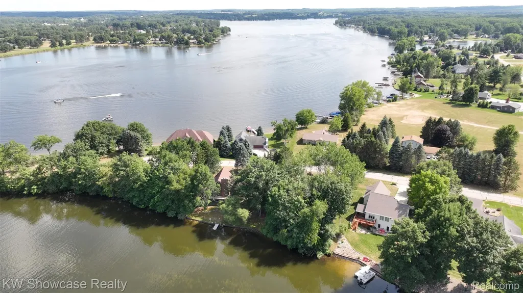 1033 Cantabrian Drive Isabella Township MI 48893