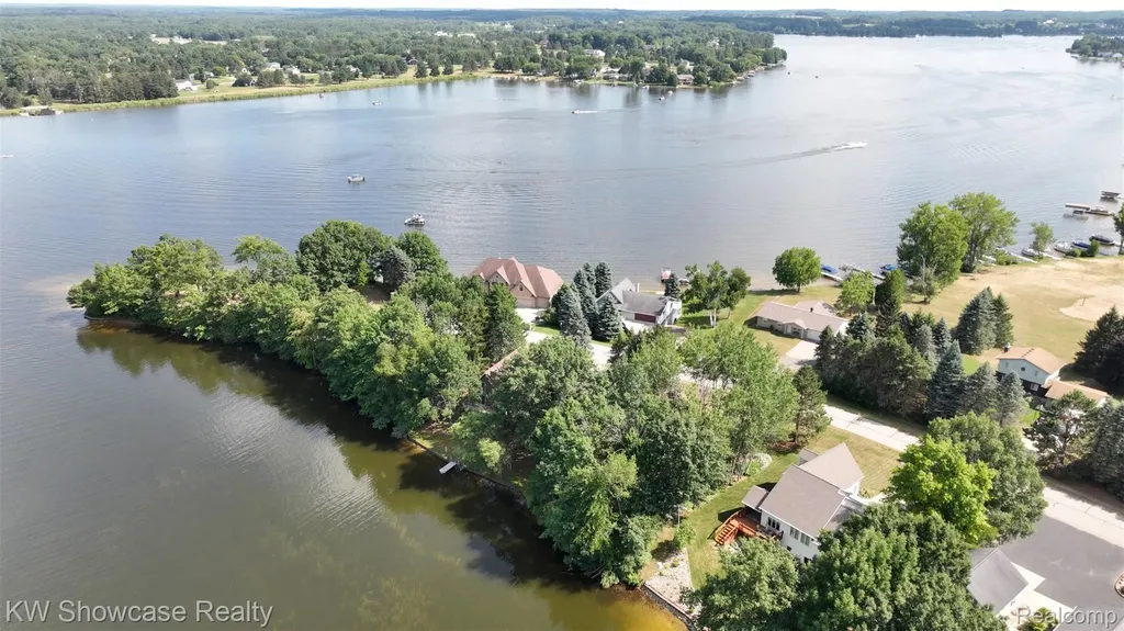 1033 Cantabrian Drive Isabella Township MI 48893