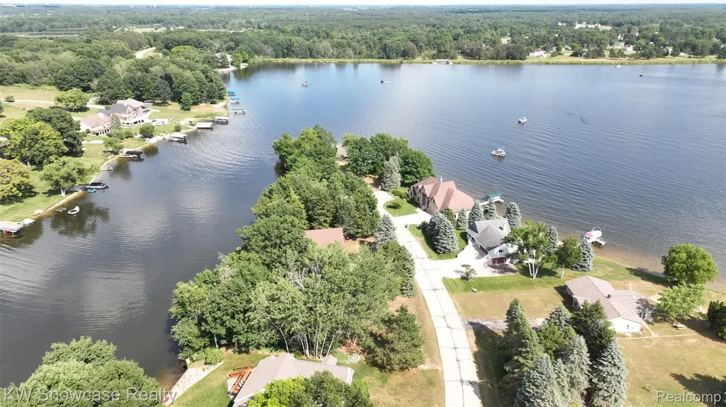 1033 Cantabrian Drive Isabella Township MI 48893