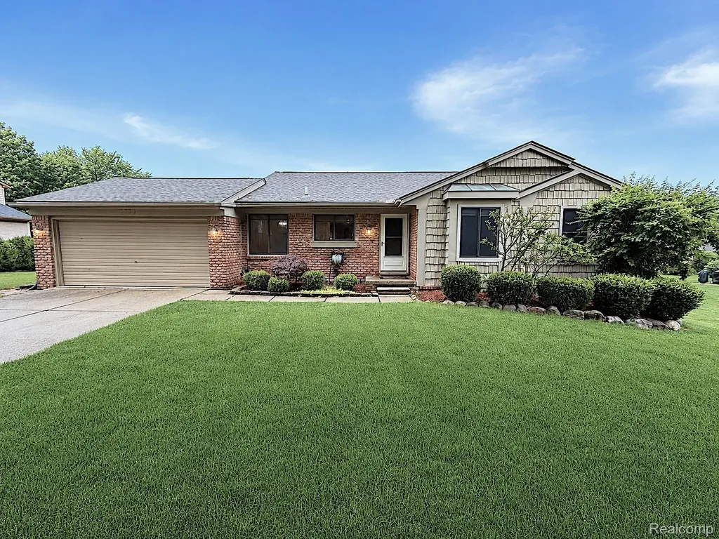2033 Avonstoke Road Rochester Hills City MI 48307