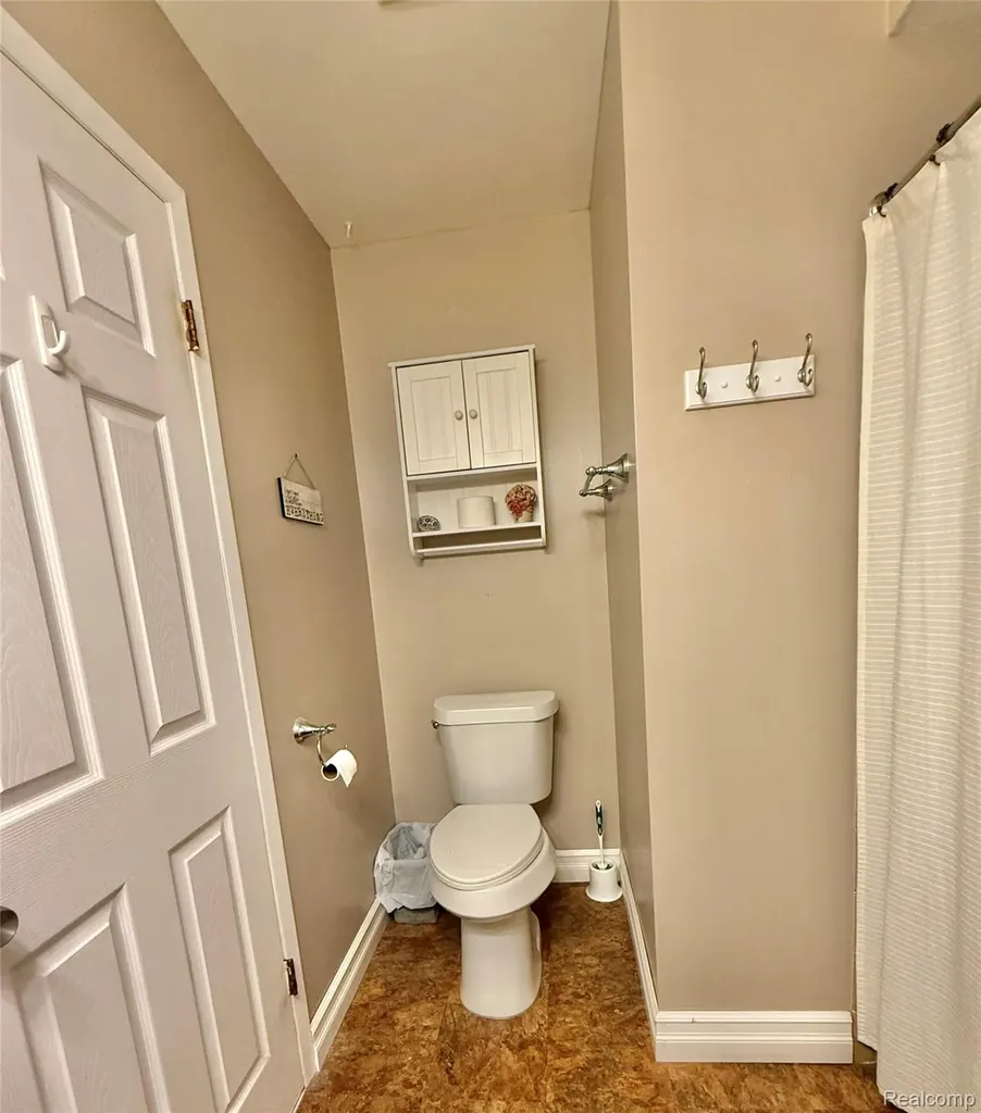 2033 Avonstoke Road Rochester Hills City MI 48307