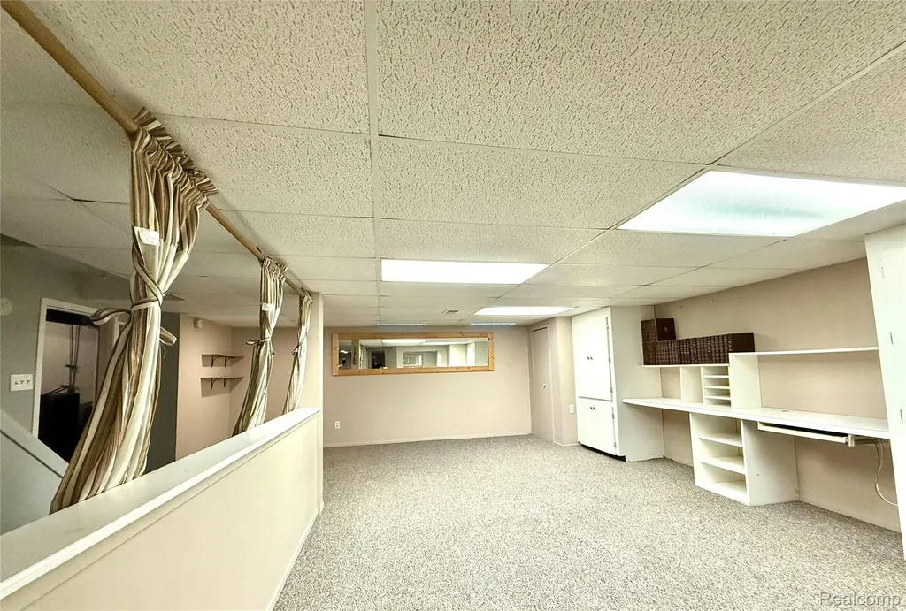 2033 Avonstoke Road Rochester Hills City MI 48307