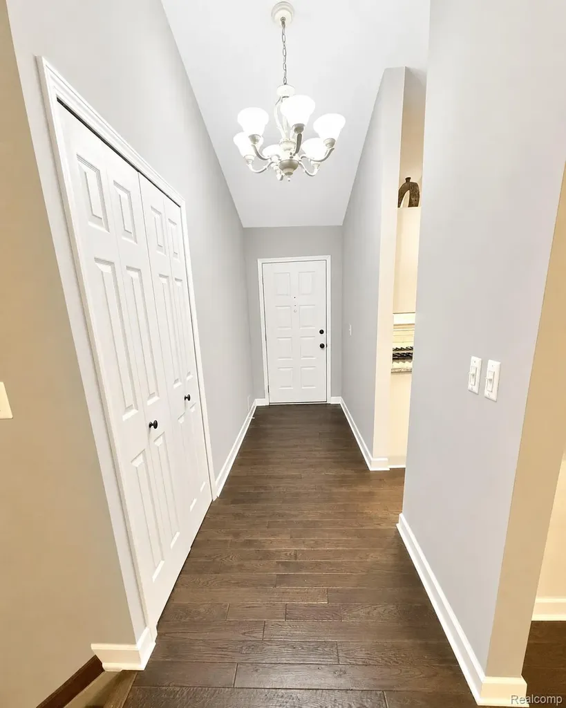 2033 Avonstoke Road Rochester Hills City MI 48307