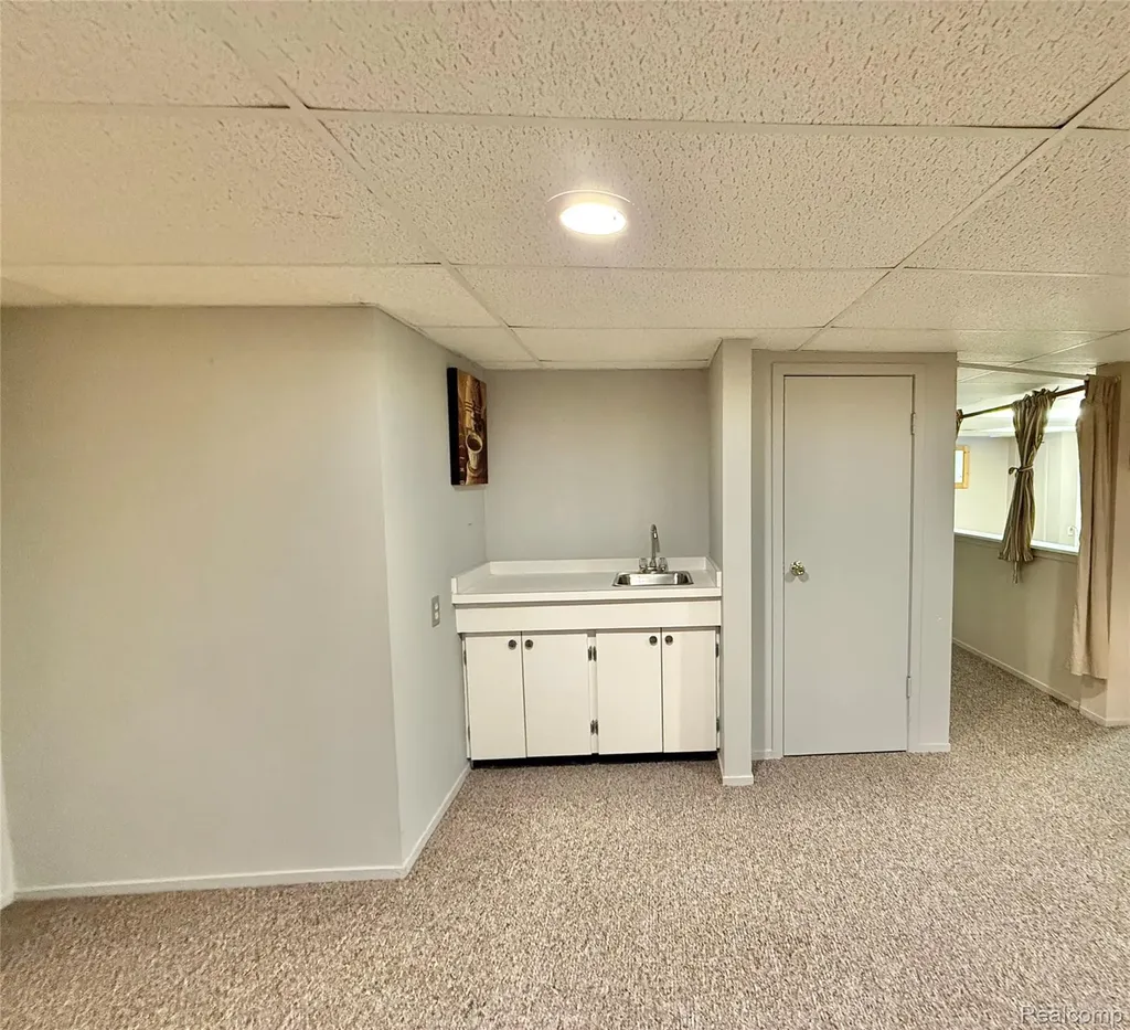 2033 Avonstoke Road Rochester Hills City MI 48307