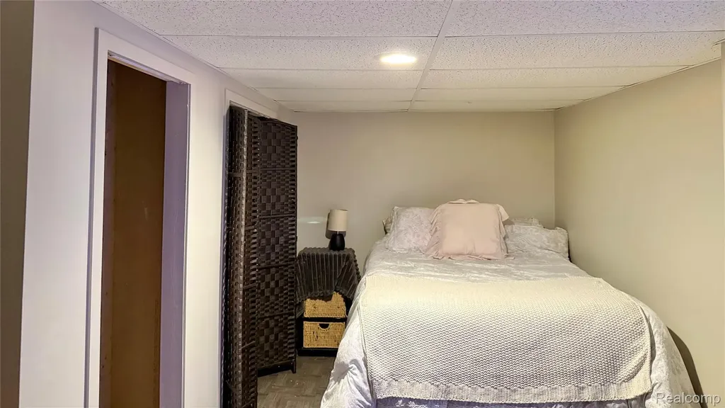 2033 Avonstoke Road Rochester Hills City MI 48307