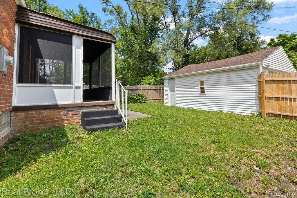 15000 Stansbury Street Detroit City MI 48227