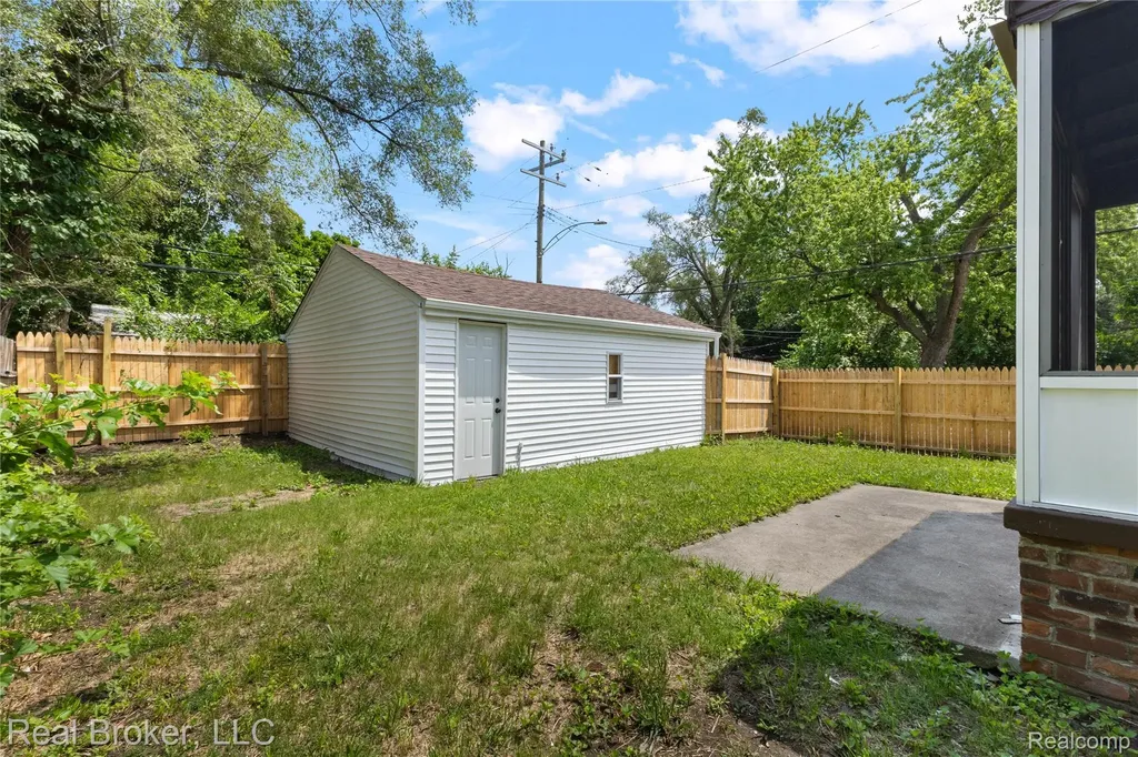 15000 Stansbury Street Detroit City MI 48227