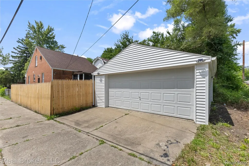15000 Stansbury Street Detroit City MI 48227