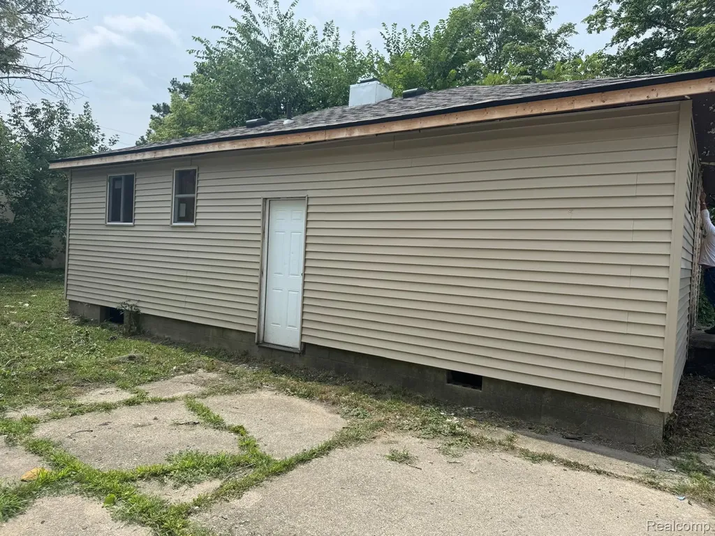 2825 Reynolds Street Flint City MI 48503