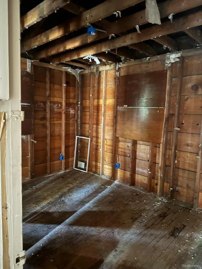 2825 Reynolds Street Flint City MI 48503