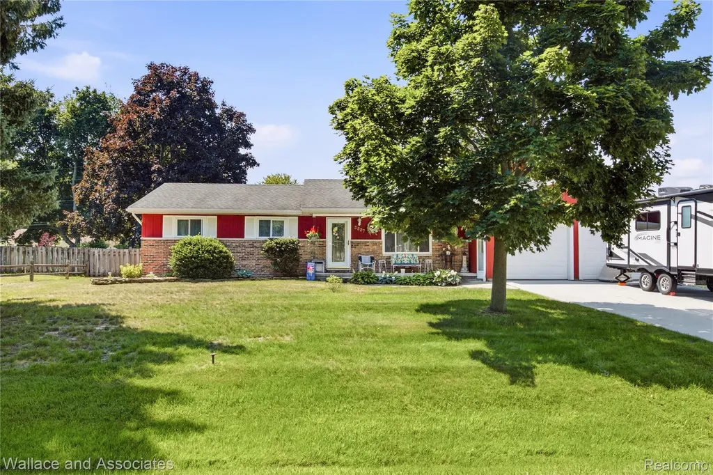3227 N Shoreview Drive Fort Gratiot Charter Township MI 48059