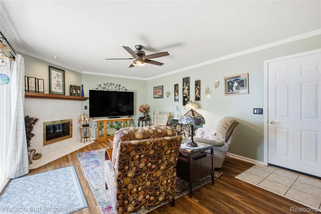 3227 N Shoreview Drive Fort Gratiot Charter Township MI 48059