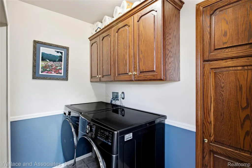 3227 N Shoreview Drive Fort Gratiot Charter Township MI 48059
