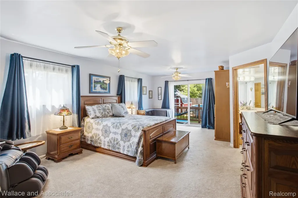 3227 N Shoreview Drive Fort Gratiot Charter Township MI 48059