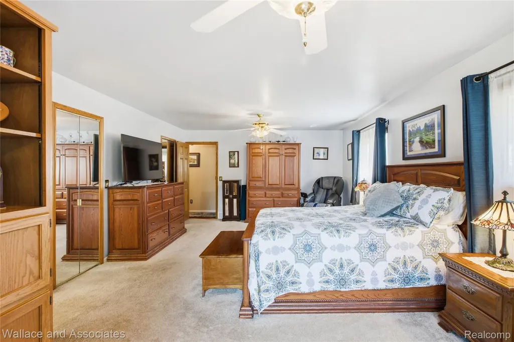 3227 N Shoreview Drive Fort Gratiot Charter Township MI 48059
