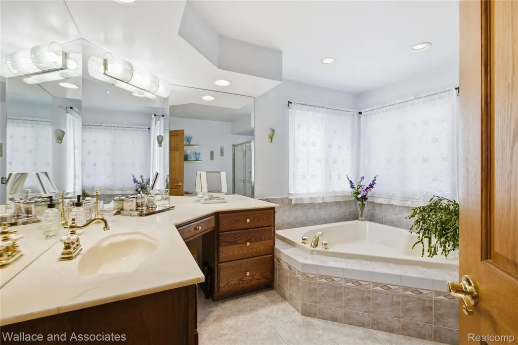 3227 N Shoreview Drive Fort Gratiot Charter Township MI 48059