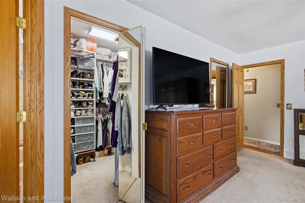 3227 N Shoreview Drive Fort Gratiot Charter Township MI 48059