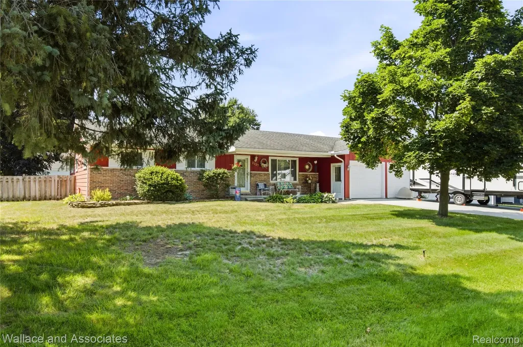 3227 N Shoreview Drive Fort Gratiot Charter Township MI 48059