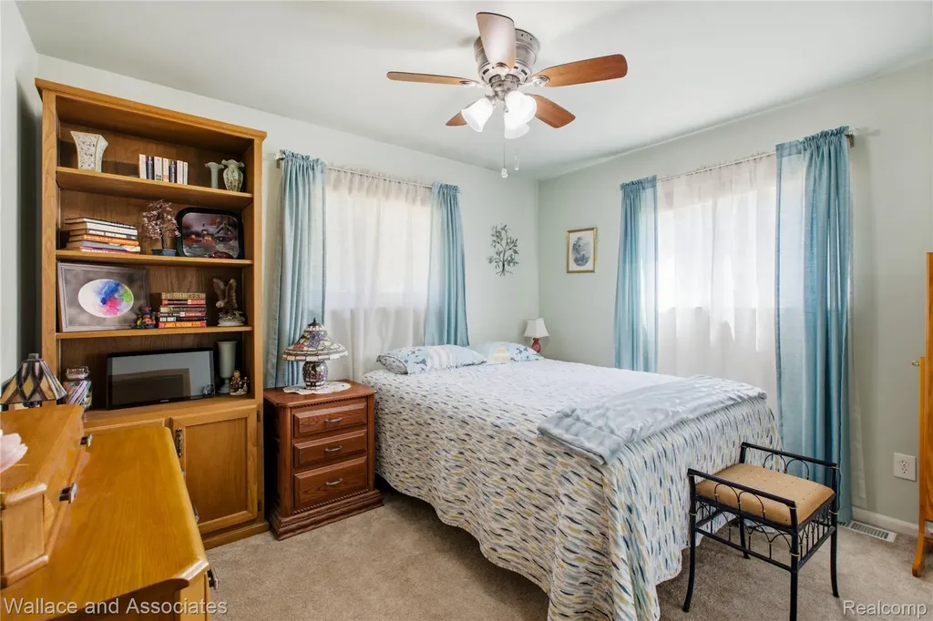 3227 N Shoreview Drive Fort Gratiot Charter Township MI 48059