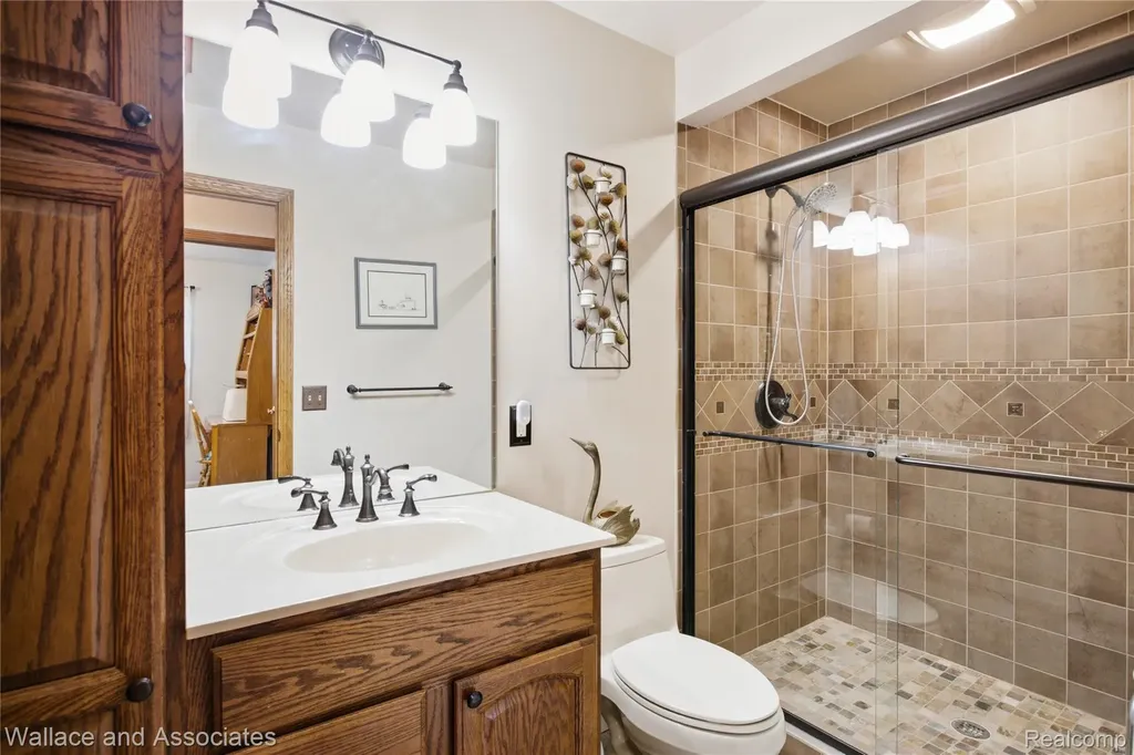 3227 N Shoreview Drive Fort Gratiot Charter Township MI 48059
