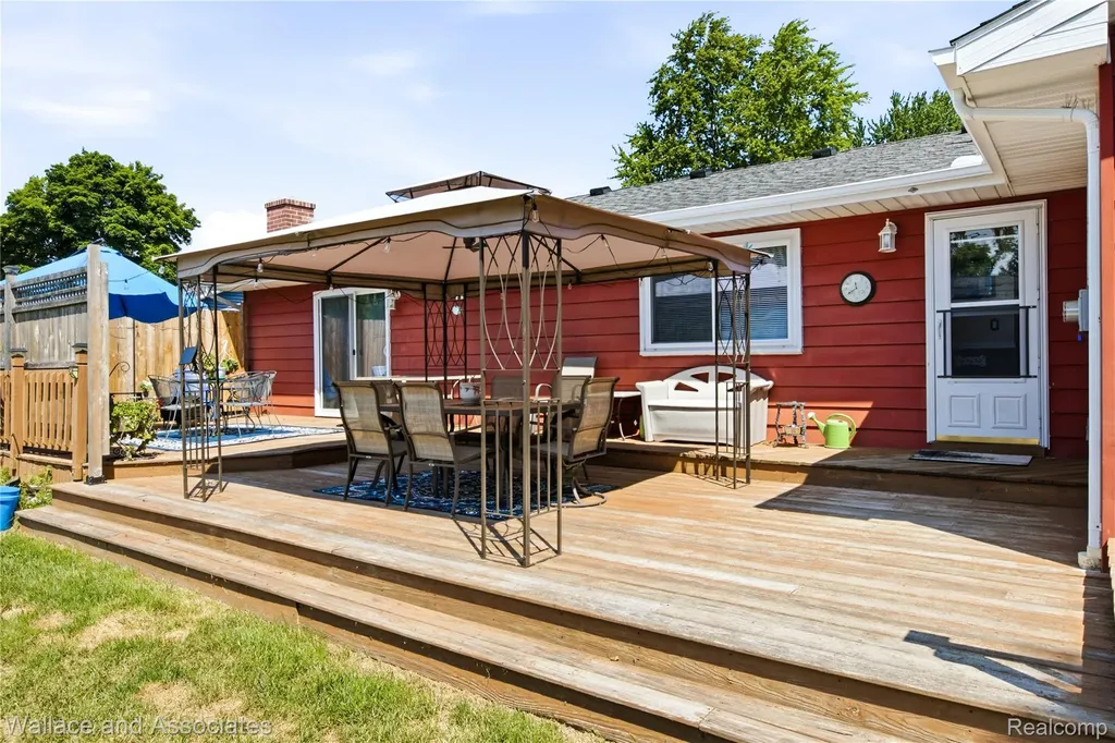 3227 N Shoreview Drive Fort Gratiot Charter Township MI 48059