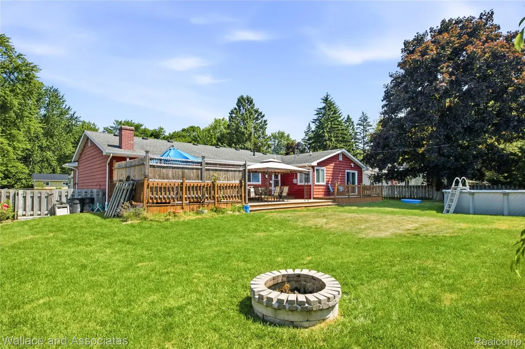 3227 N Shoreview Drive Fort Gratiot Charter Township MI 48059