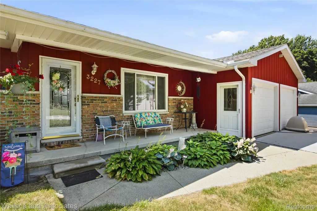 3227 N Shoreview Drive Fort Gratiot Charter Township MI 48059