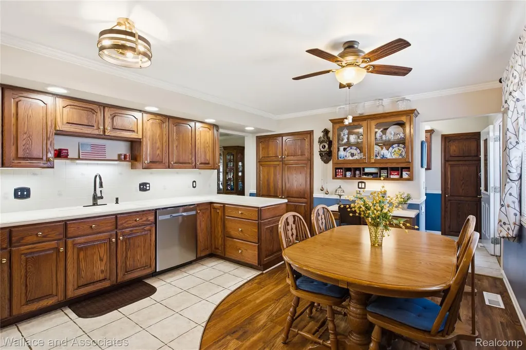 3227 N Shoreview Drive Fort Gratiot Charter Township MI 48059