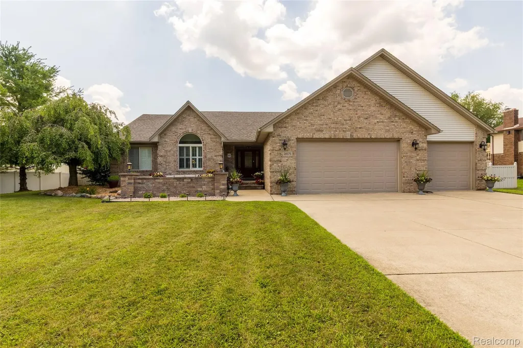 38575 Barth Street Romulus City MI 48174