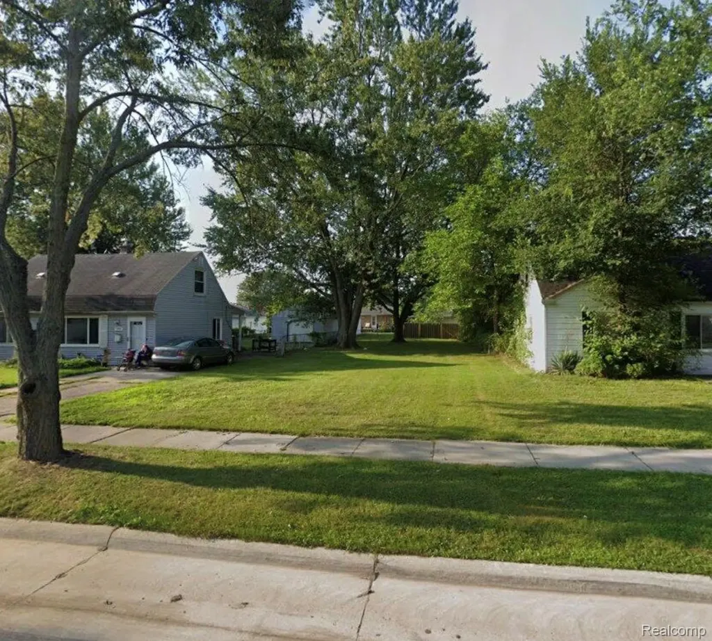 17090 Lincoln Avenue Eastpointe City MI 48021