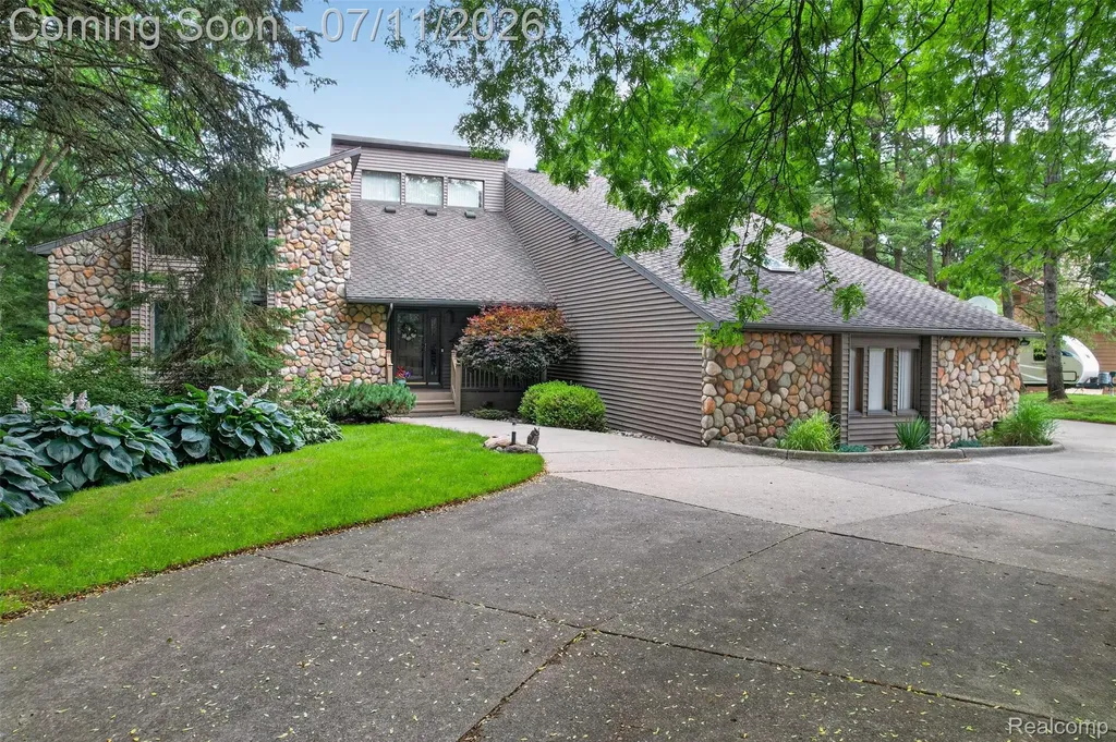 Hamburg Township MI, 7772 Athlone Drive