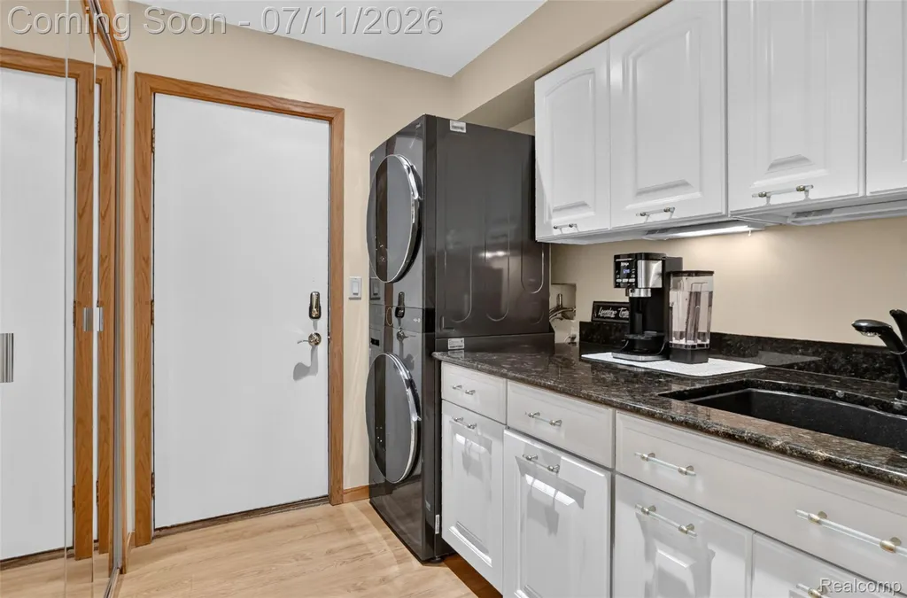 7772 Athlone Drive Hamburg Township MI 48116