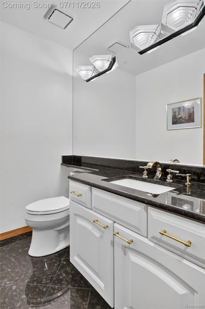 7772 Athlone Drive Hamburg Township MI 48116