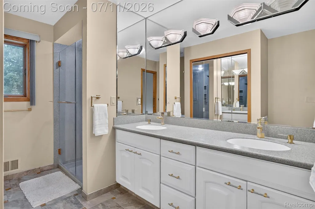 7772 Athlone Drive Hamburg Township MI 48116