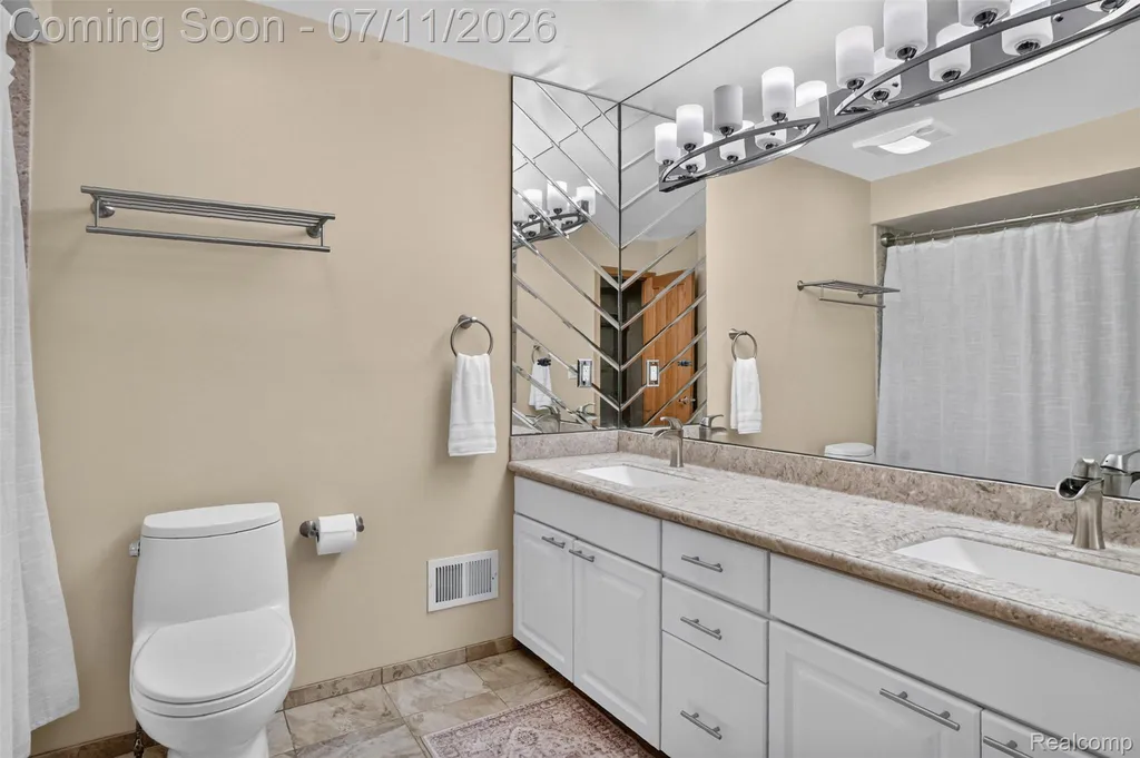 7772 Athlone Drive Hamburg Township MI 48116