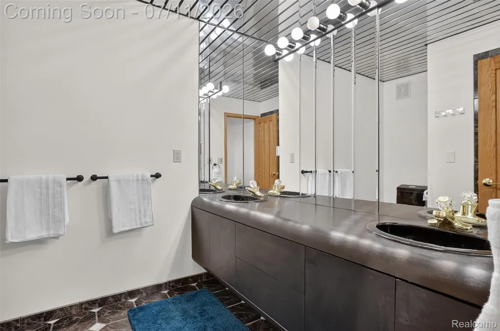7772 Athlone Drive Hamburg Township MI 48116