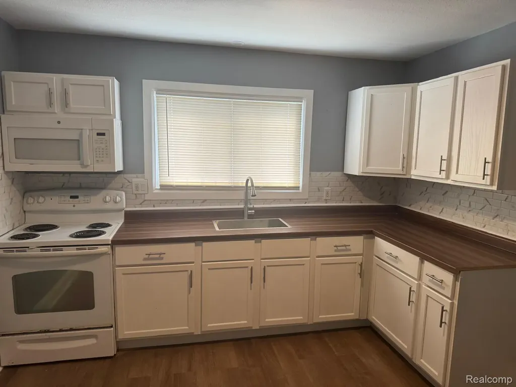 4402 Crissman Street Flint City MI 48505