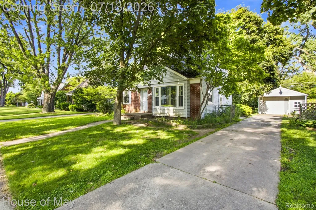 17318 Centralia Redford Charter Township MI 48240