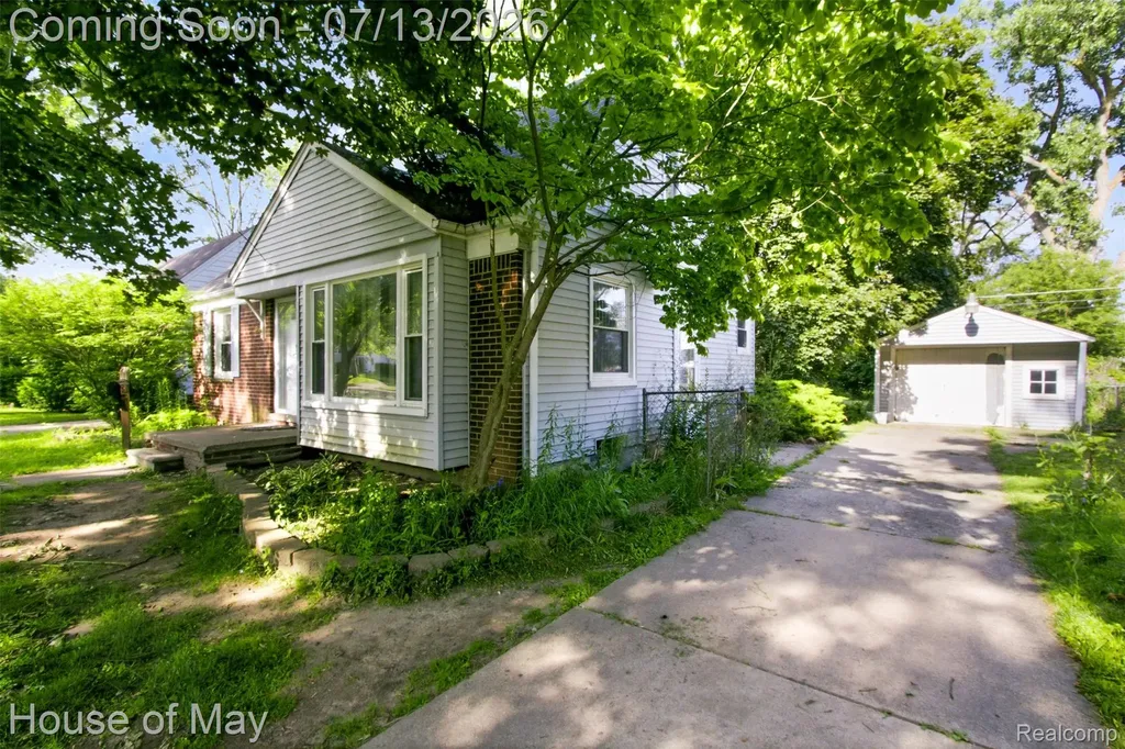 17318 Centralia Redford Charter Township MI 48240