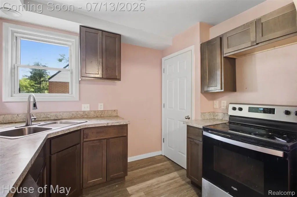 17318 Centralia Redford Charter Township MI 48240